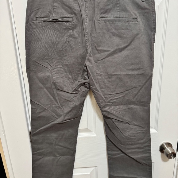 Men’s Gray Khaki Pants (33x28) | Gap Khakis - Slim-fit - Picture 7 of 7